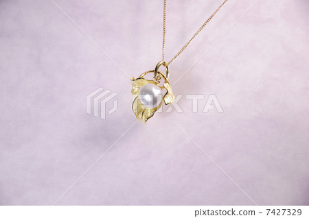 Southsea white butterfly pearl baroque pearl 18 gold (K18) pendant Southsea white butterfly pearl baroque pearl 18 gold (K18) pendant 7427329
