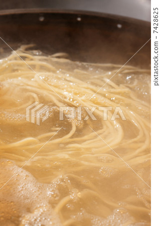 Udon boiling udon 7428625