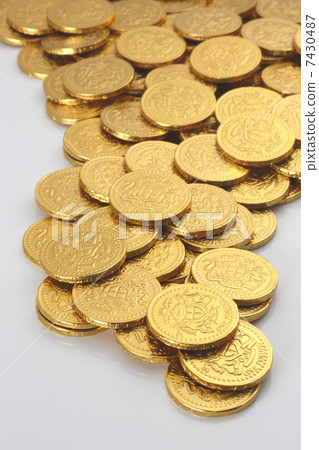 Gold coin 7430487