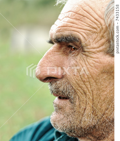 Senior man looking off into distance 7433158