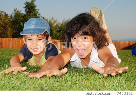 Beautiful green place and children activities Beautiful green place and children activities 7433191