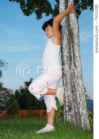 Beautiful green place and children activities Beautiful green place and children activities 7433280