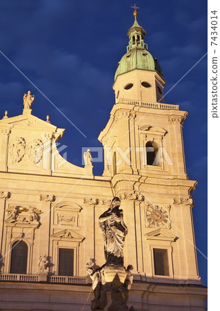 被點燃的薩爾茨堡大教堂 7434014