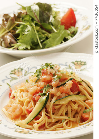 Shrimp and tomato pasta Shrimp and tomato pasta 7436054