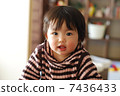 1 year old girl 7436433