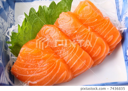 Salmon sashimi 7436835