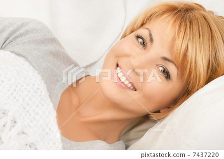 woman in bed 7437220