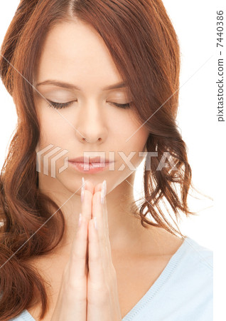 praying businesswoman 7440386