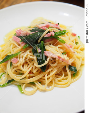 Spinach and Bacon's Peperoncino Spinach and Bacon's Peperoncino 7443402