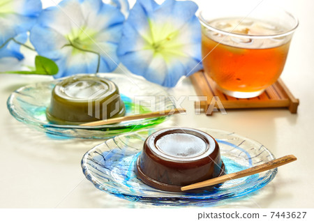 Two types of water sheepskin and barley tea 7443627