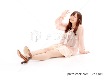 A cute girl who hangs around in a refreshing summer costume 7443843