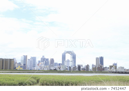 從淀川河床看到的大阪北區 從淀川河床看到的大阪北區 7452447