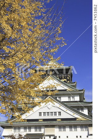 Autumn landscape of Osaka Castle 7453862