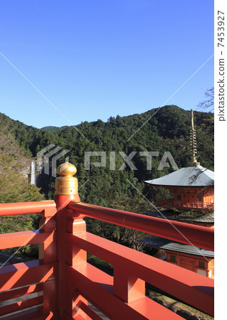 Nachi的瀑布和三重塔 7453927