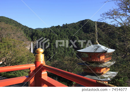 Nachi的瀑布和三重塔 7454077