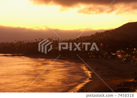 美國西海岸加利福尼亞州拉古納海灘美麗的夜景 美國西海岸加利福尼亞州拉古納海灘美麗的夜景 7458318