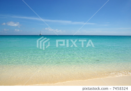 Beautiful seascape of St. Martin in the Caribbean 7458324