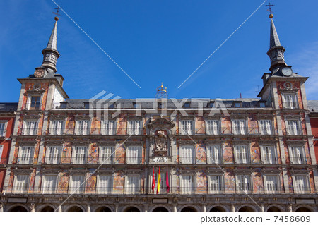 Architecture at Plaza Mayor in Madrid, Spain / Casa de la Pana Architecture at Plaza Mayor in Madrid, Spain / Casa de la Pana 7458609