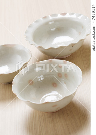 Small bowl (pottery work release book acquired) 7459114