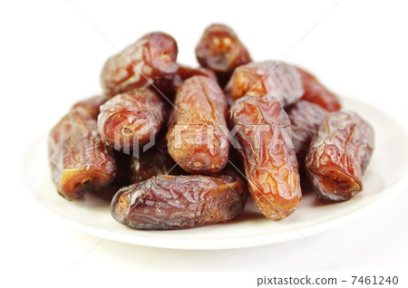 乾果·白盤上的日期（日期日期）·白背側身位置 7461240