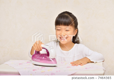 熨燙的女孩 熨燙的女孩 7464365