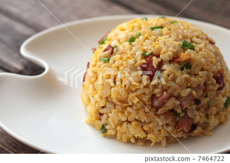 Fried rice with diced bacon and vegetables - Homemade fried rice 7464722