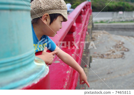Red bridge and child 7465811