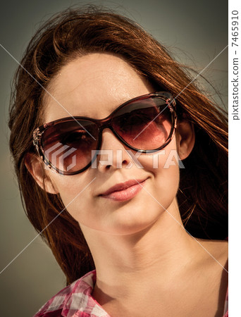 Girl with sunglasses Girl with sunglasses 7465910