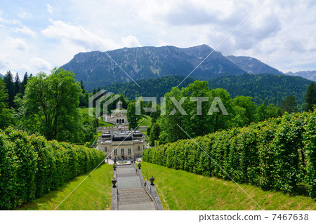 German Linderhof castle garden 7467638