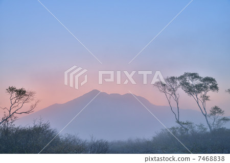 Oze dawn and morning mist 7468838