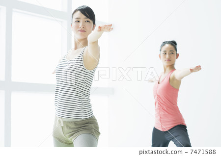 Active girls 7471588