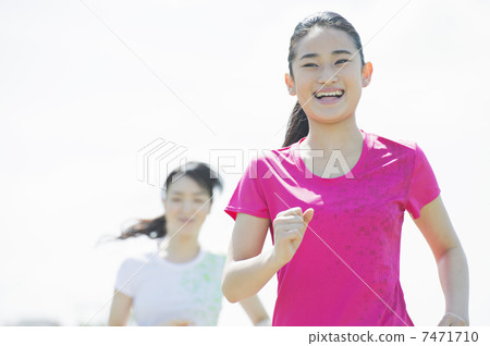 Active girls 7471710