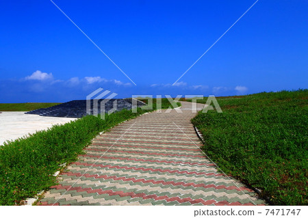 藍天的人行道 藍天的人行道 7471747