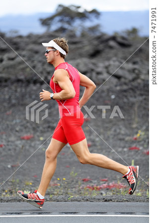 Triathlon runner Triathlon runner 7471991