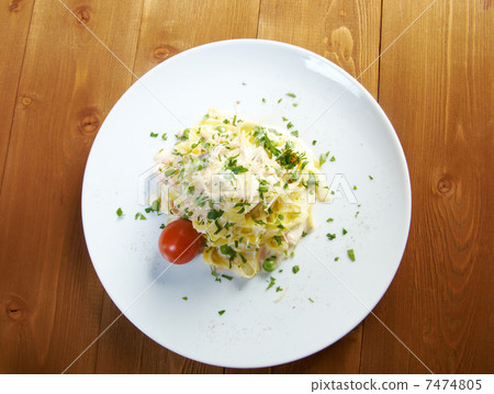 pasta Fettuccine Alfredo 7474805