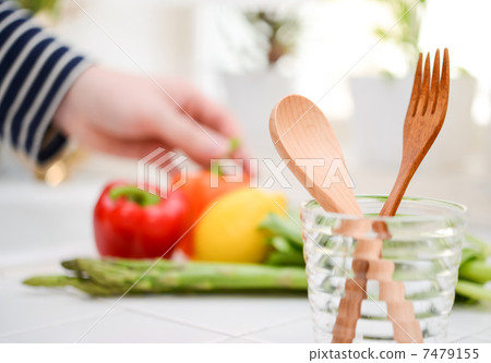 Natural spoon and fork (person entering) Natural spoon and fork (person entering) 7479155