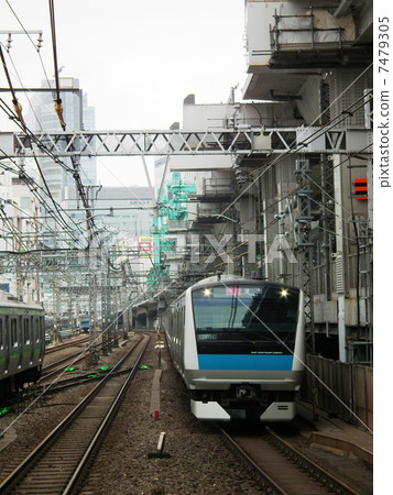 图库照片: 京滨东北线e233系列神田站