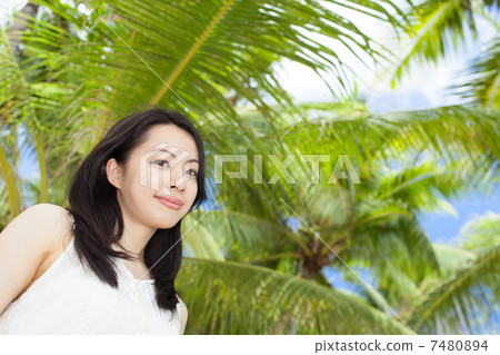 棕櫚樹和婦女 棕櫚樹和婦女 7480894