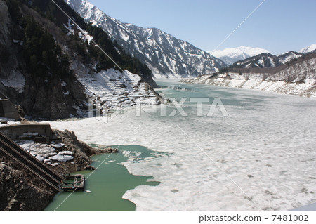 Kurobe Dam in May 7481002