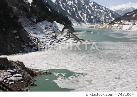 Kurobe Dam in May 7481004