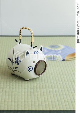 Mosquito repellent pig and fan 7481634