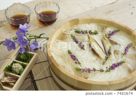 麺 7481674