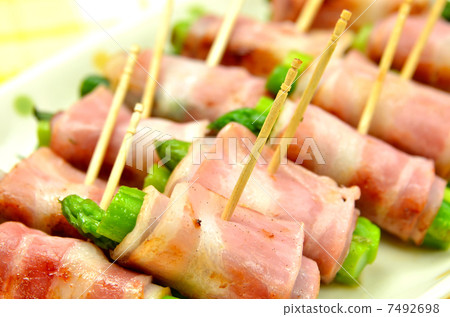 Bacon winding of asparagus 7492698