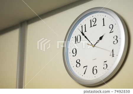 Simple wall clock Simple wall clock 7492830