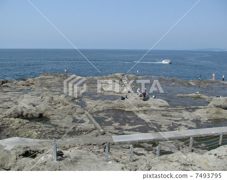 江之島Kagoshiguchi的海岸和船 7493795