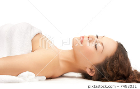 beautiful woman in spa salon 7498031