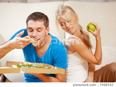 couple eating different food 7498542