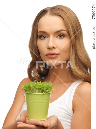 woman with green grass in pot 7500074