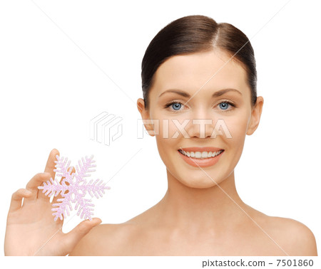 woman with snowflake 7501860