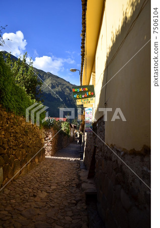 The streets of Olan Taytambo 7506104